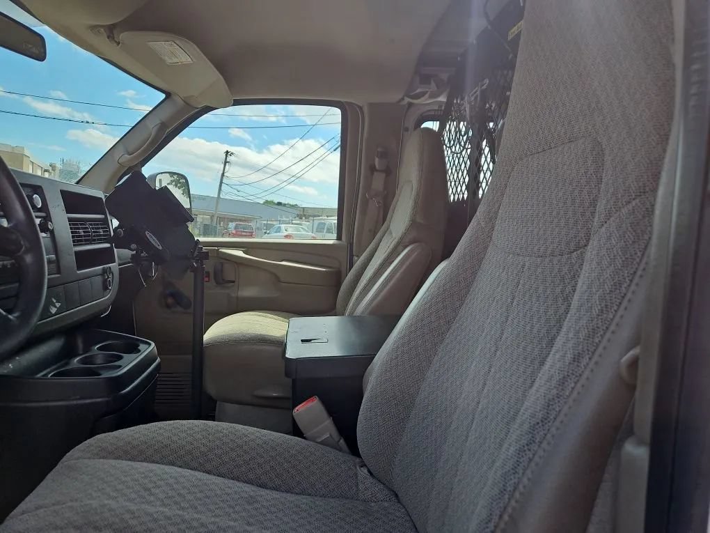 Used 2009 Chevrolet Express 2500 RWD image 12