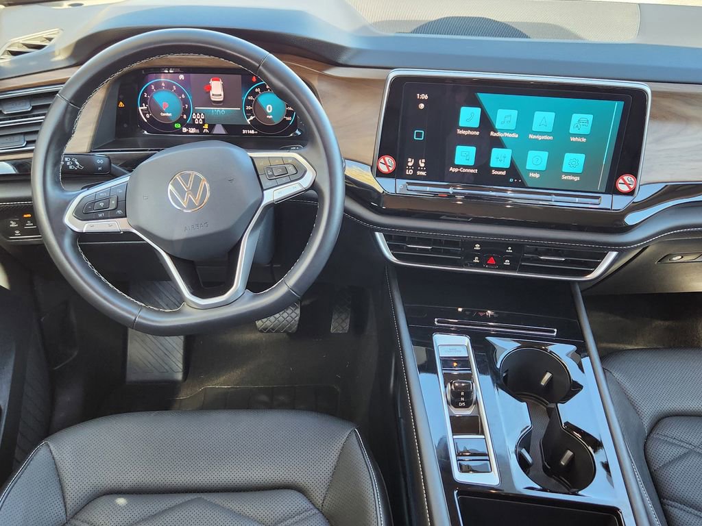 Used 2025 Volkswagen Atlas SE image 3