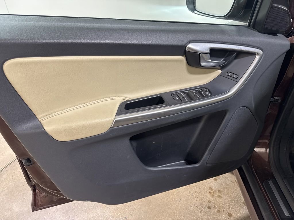 Used 2017 Volvo XC60 T6 Dynamic w/ Climate Package image 17