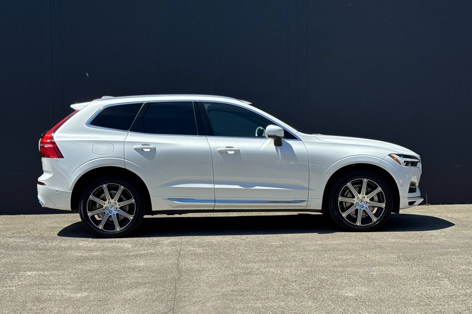 Used 2021 Volvo XC60 T8 Inscription w/ Advanced Package AWD/4WD image 8