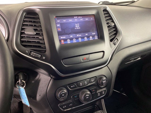 Used 2019 Jeep Cherokee Latitude w/ Cold Weather Group FWD image 34