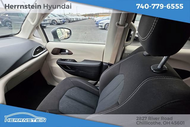 Used 2023 Chrysler Voyager LX FWD image 11
