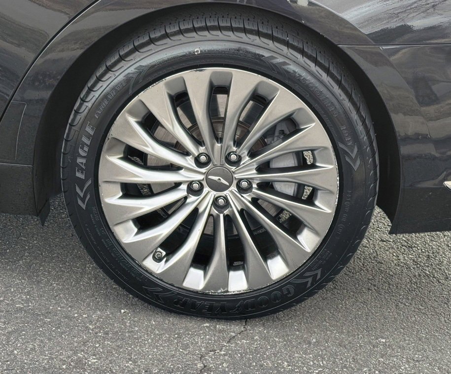 Used 2018 Genesis G90 3.3T Premium image 13