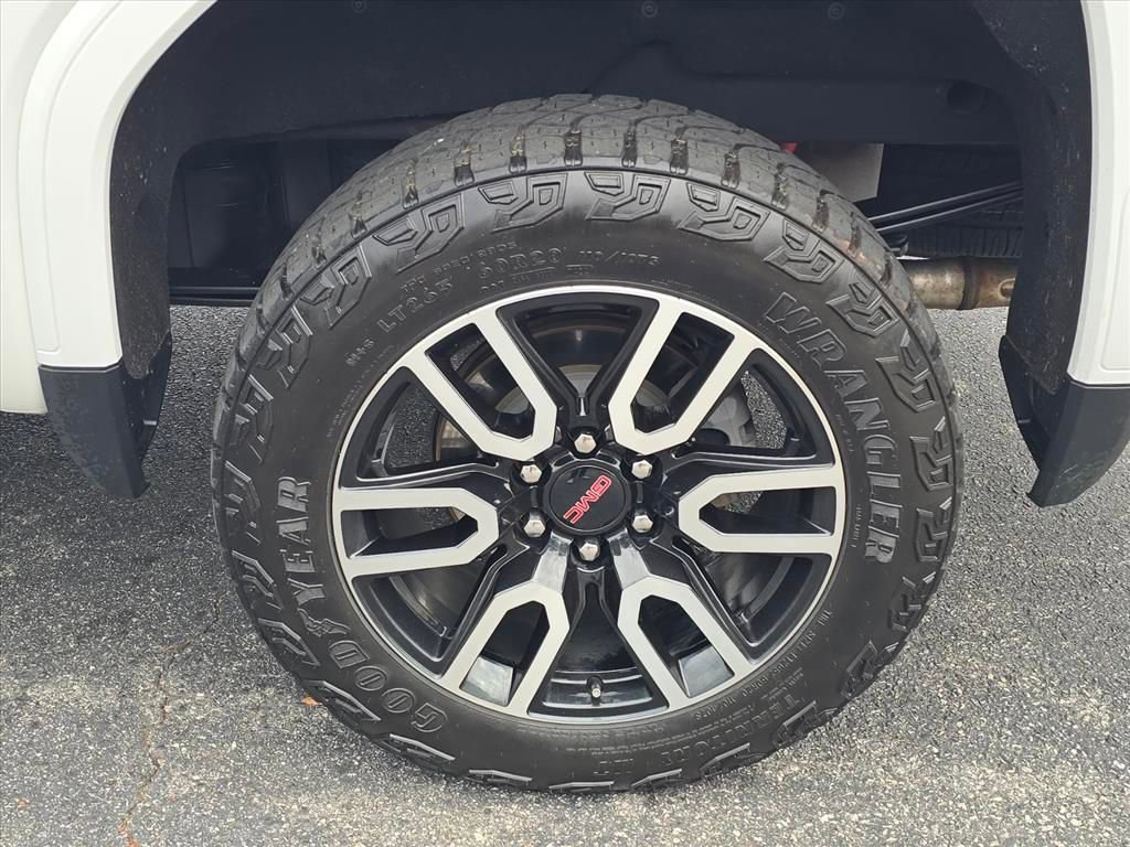 Certified 2022 GMC Sierra 1500 AT4 w/ AT4 Premium Package image 8