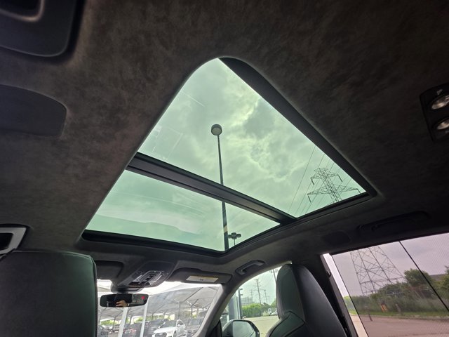 Used 2022 Audi RS Q8 w/ Carbon Optic Package AWD/4WD image 25