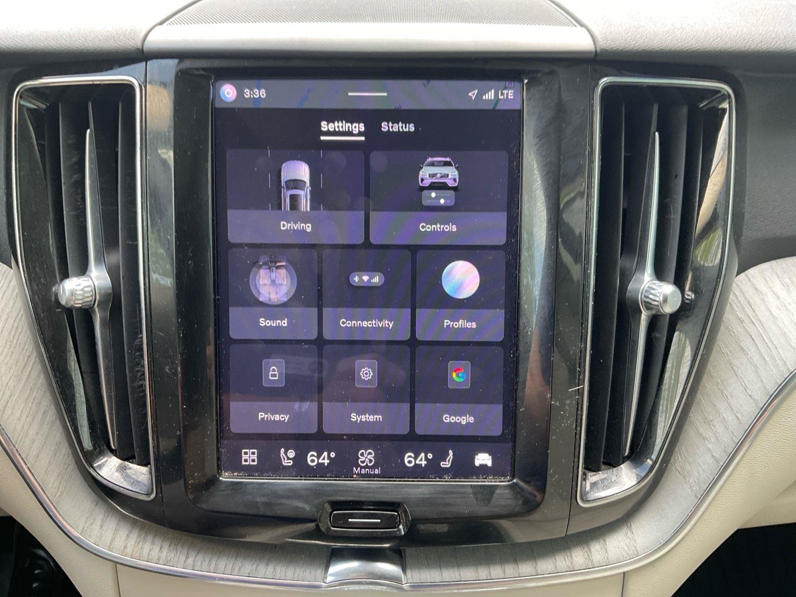 Certified 2024 Volvo XC60 B5 Plus w/ Climate Package AWD/4WD image 23