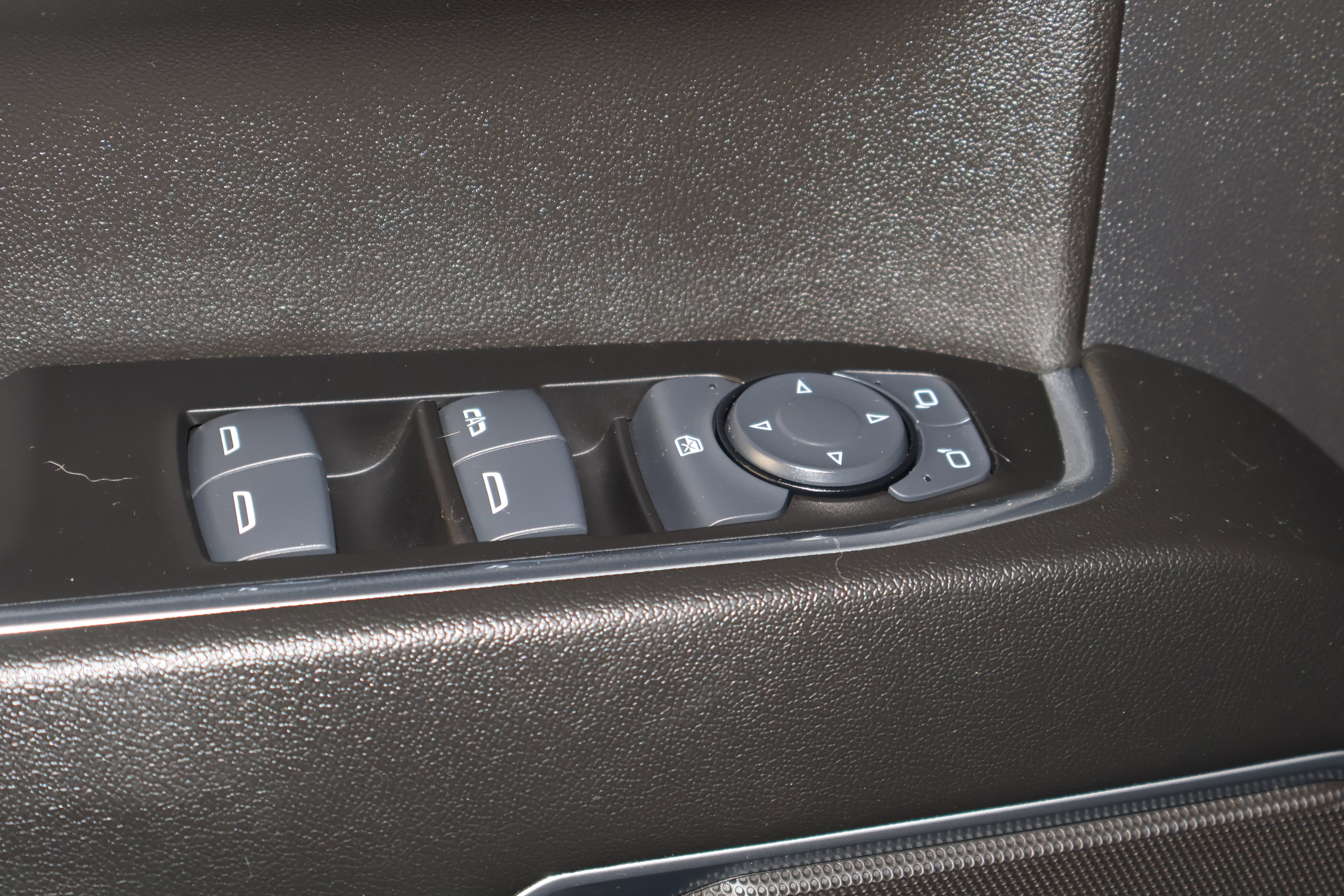 Used 2025 Chevrolet Silverado 1500 LT image 37