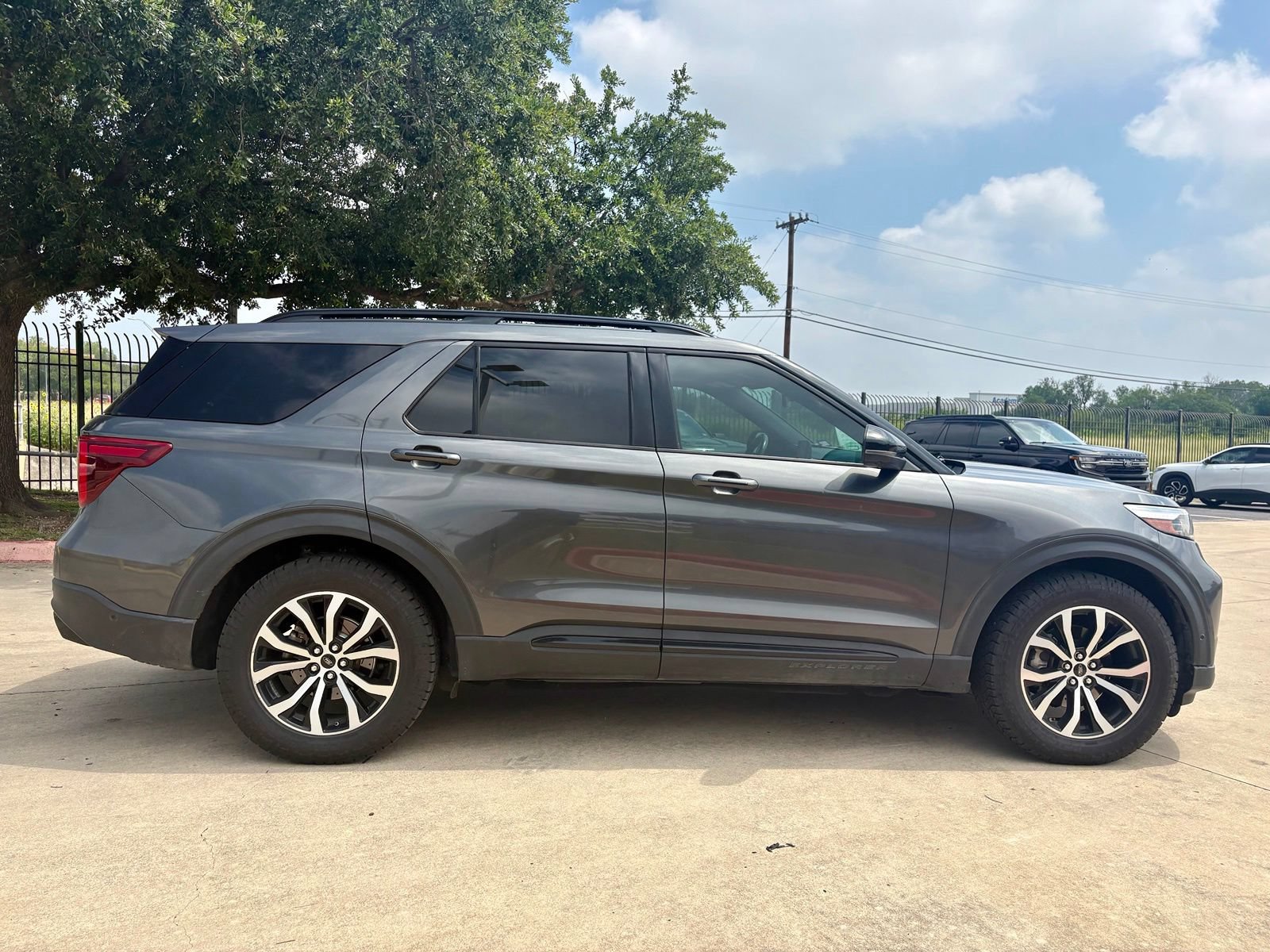 Used 2020 Ford Explorer ST w/ Premium Technology Package AWD/4WD image 2