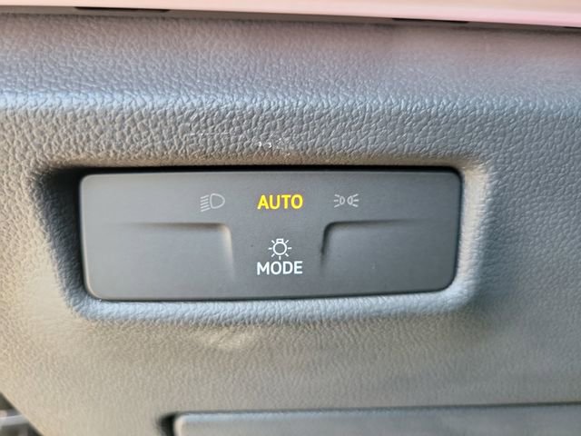 Used 2025 Volkswagen Tiguan SE w/ Panoramic Sunroof Package image 29