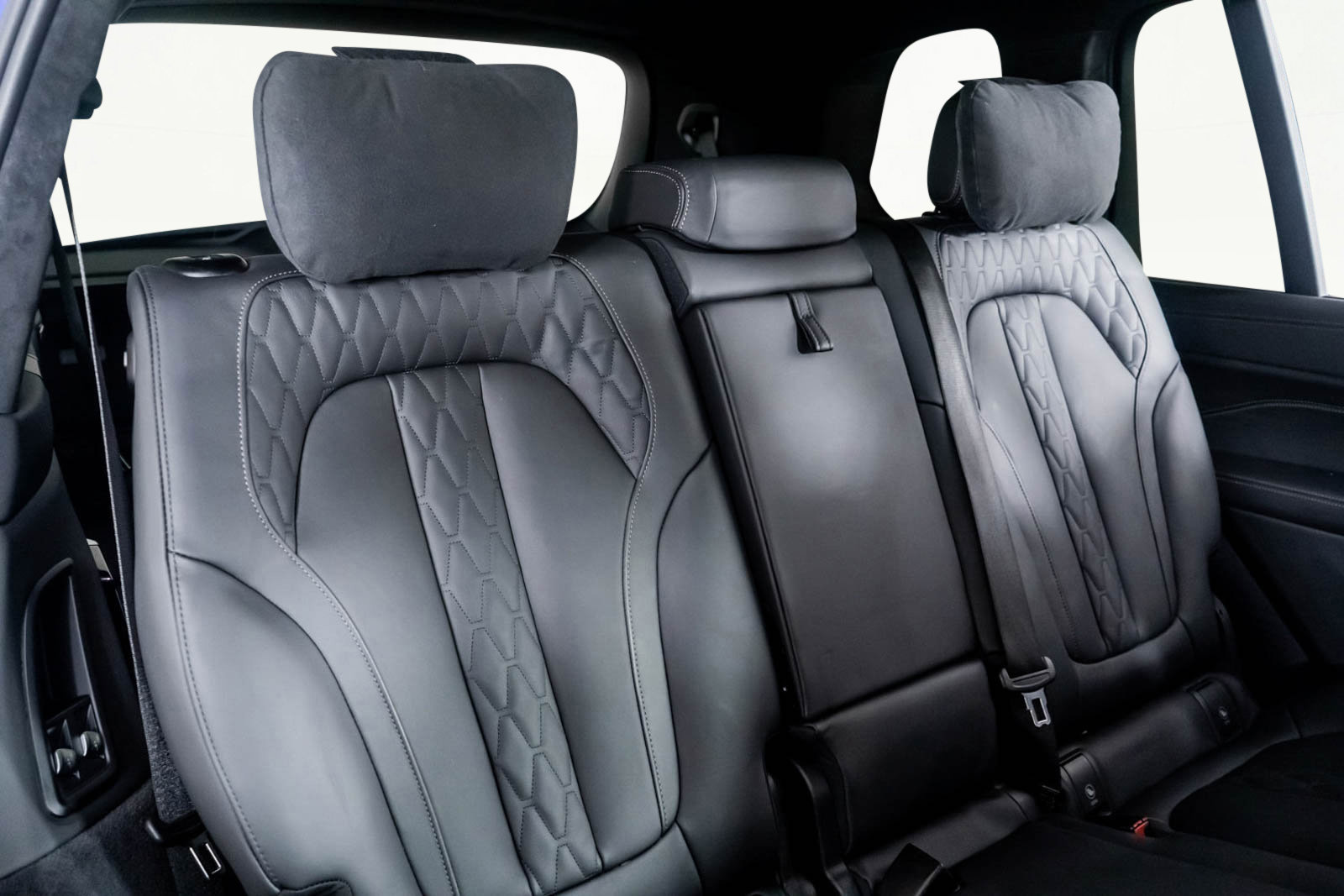 Used 2024 BMW X7 M60i w/ Premium Package image 46