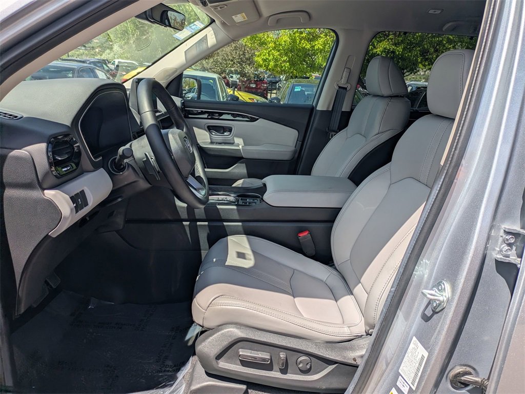 Used 2025 Honda Pilot EX-L image 13
