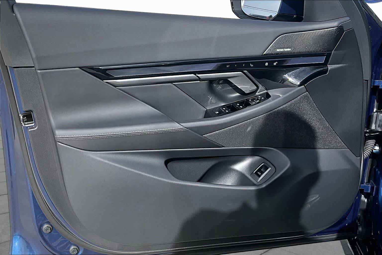 Used 2027 BMW 530i w/ M Sport Package RWD image 10