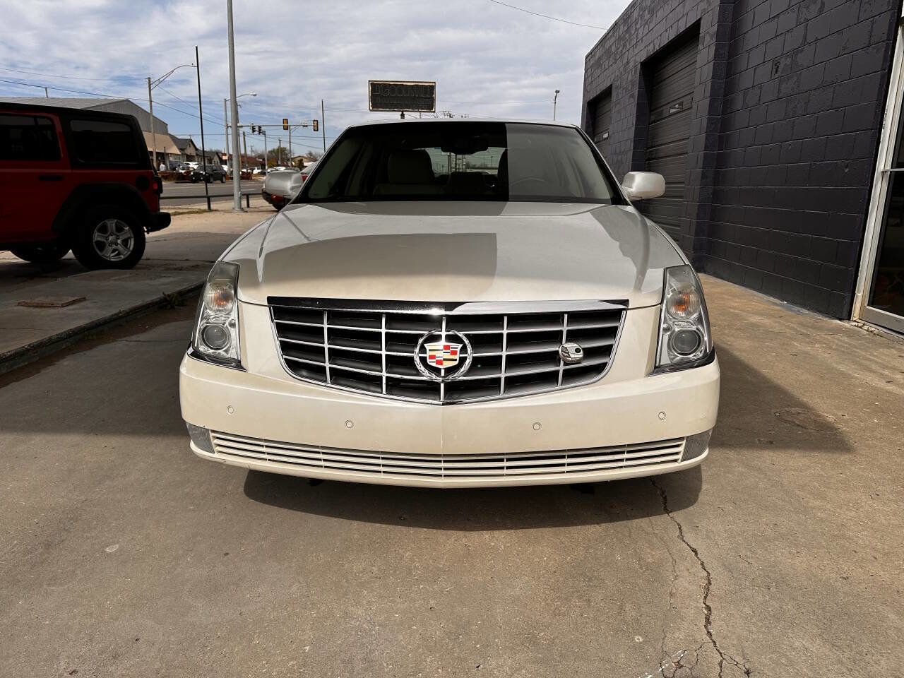 Used 2009 Cadillac DTS FWD image 3