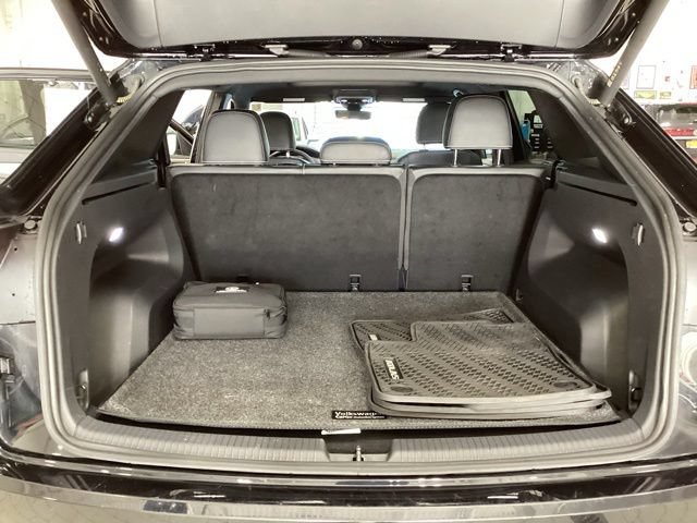 Certified 2024 Volkswagen Atlas Cross Sport SE AWD/4WD image 16