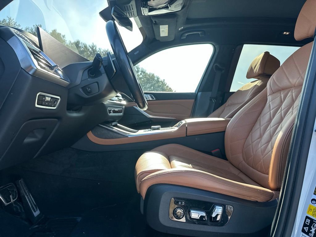 Used 2023 BMW X7 xDrive40i w/ M Sport Package image 15