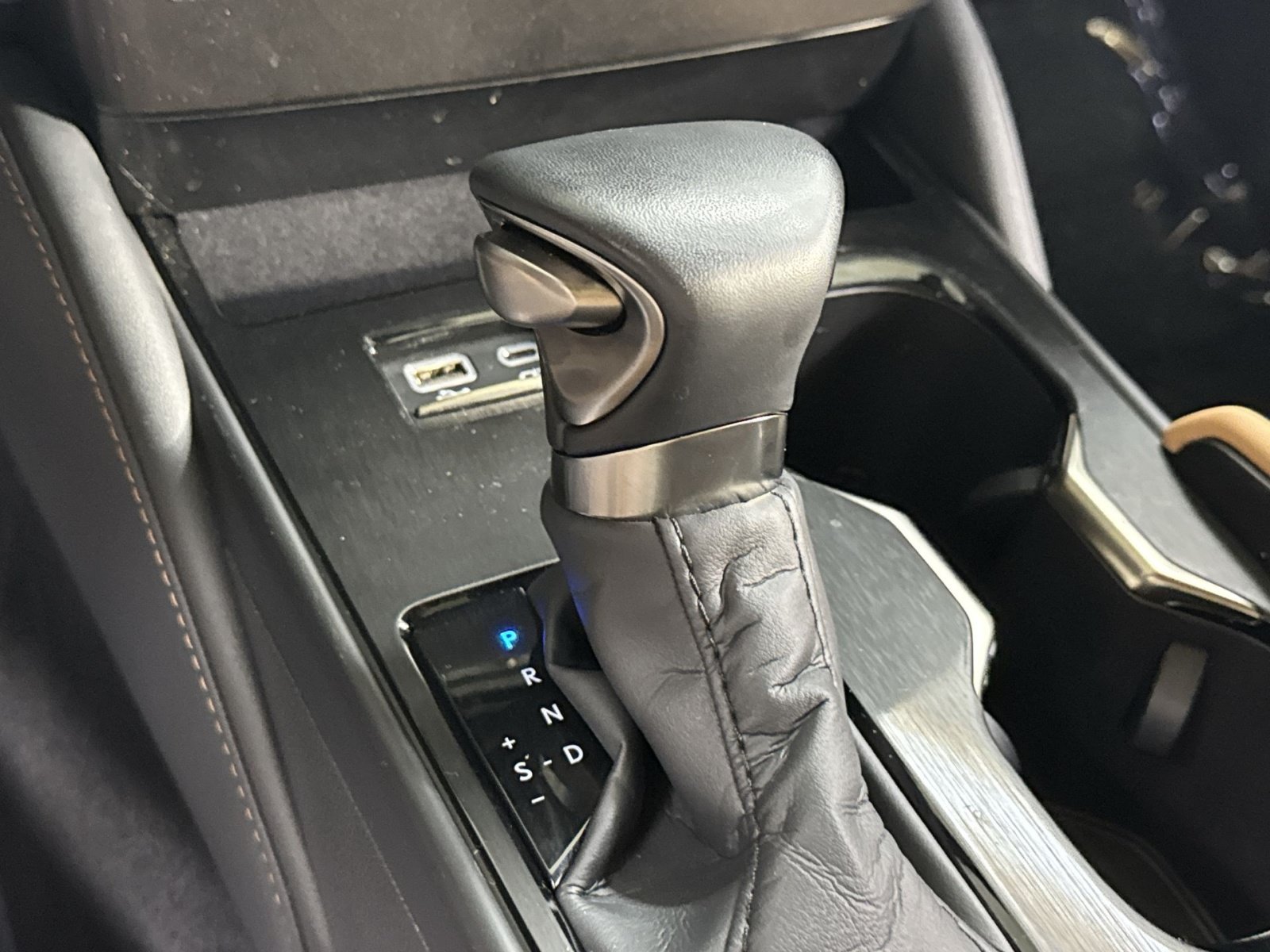Used 2024 Lexus ES 300h w/ Premium Package FWD image 34