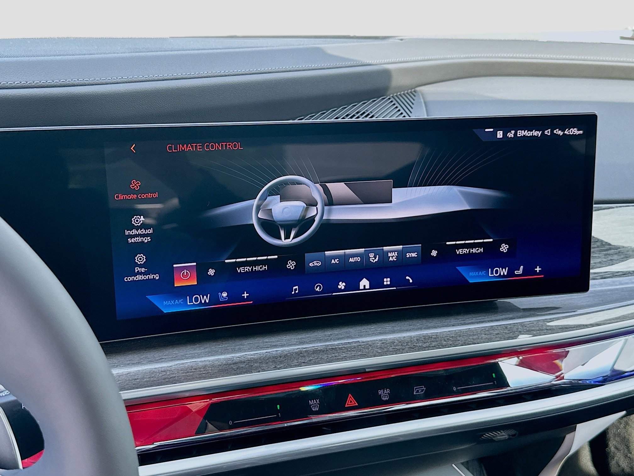 New 2026 BMW 750e xDrive w/ Premium Package image 13