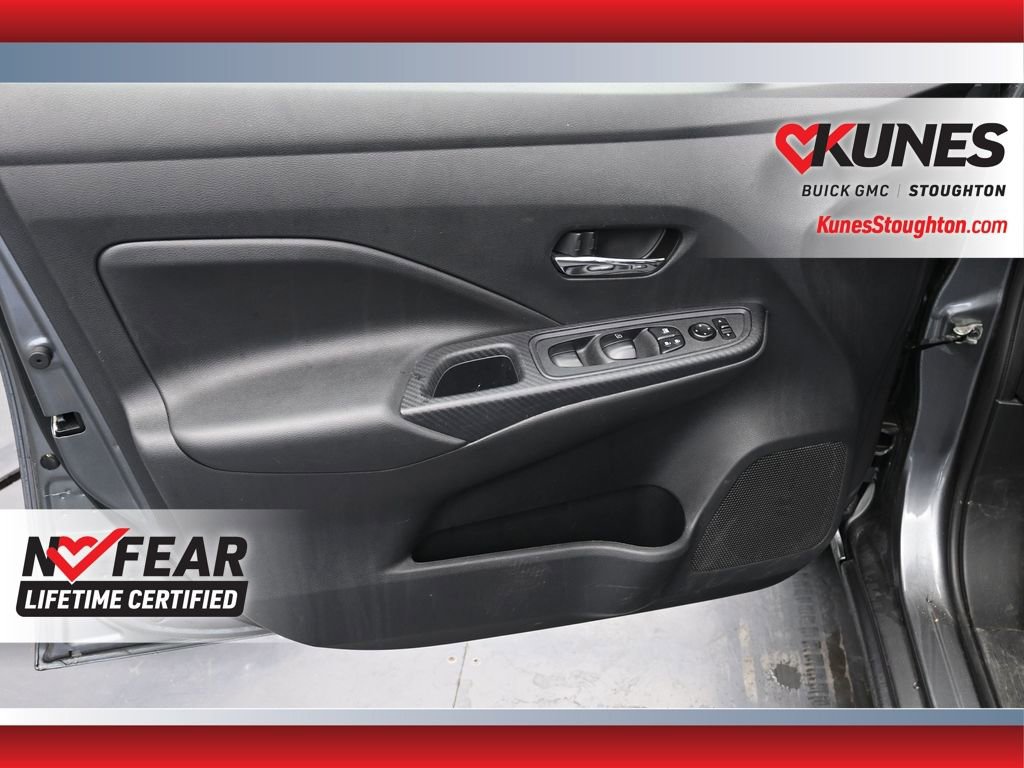 Used 2023 Nissan Versa SV image 17