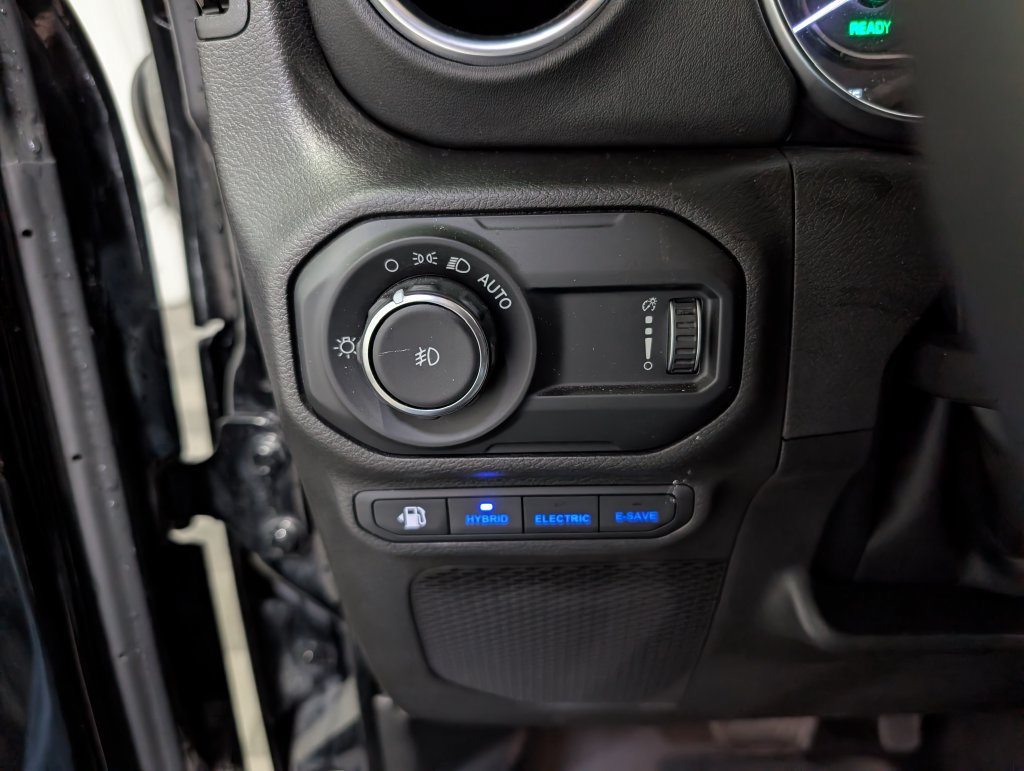 Used 2023 Jeep Wrangler Unlimited Sahara w/ Cold Weather Group AWD/4WD image 19