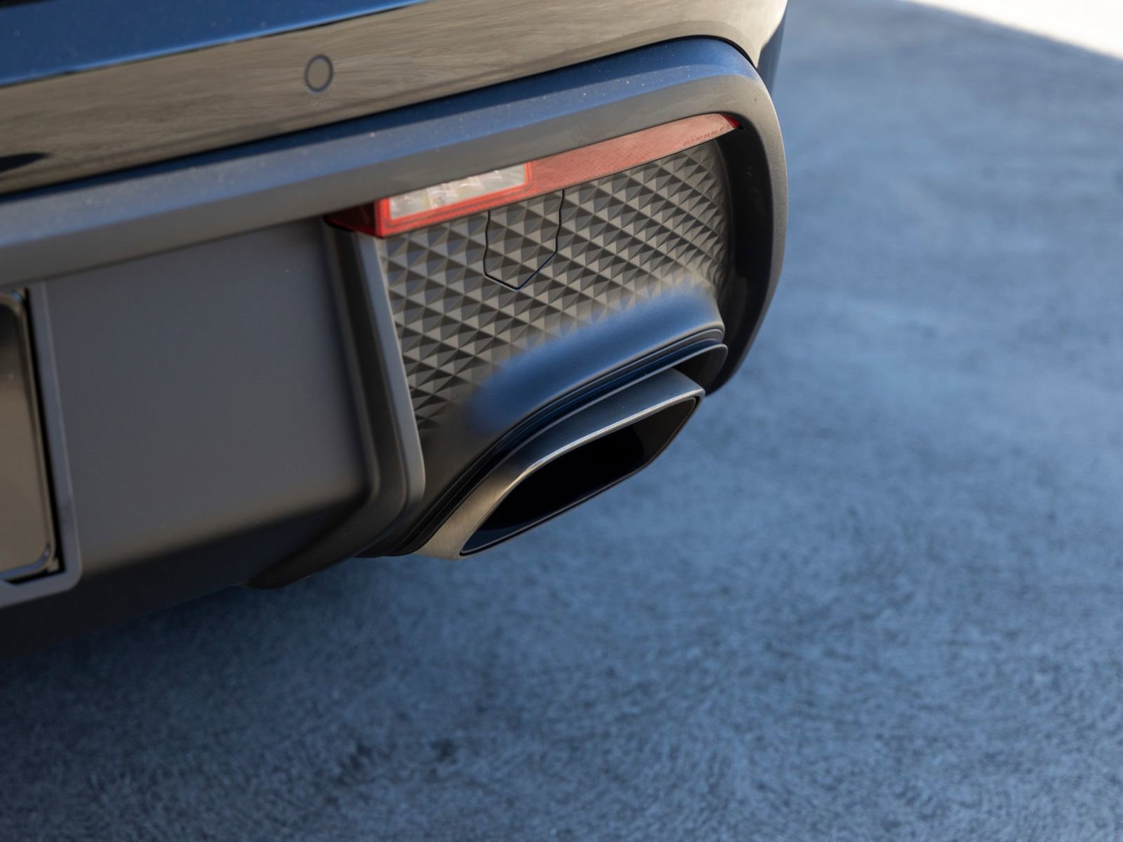 Certified 2025 Porsche Macan AWD/4WD image 22