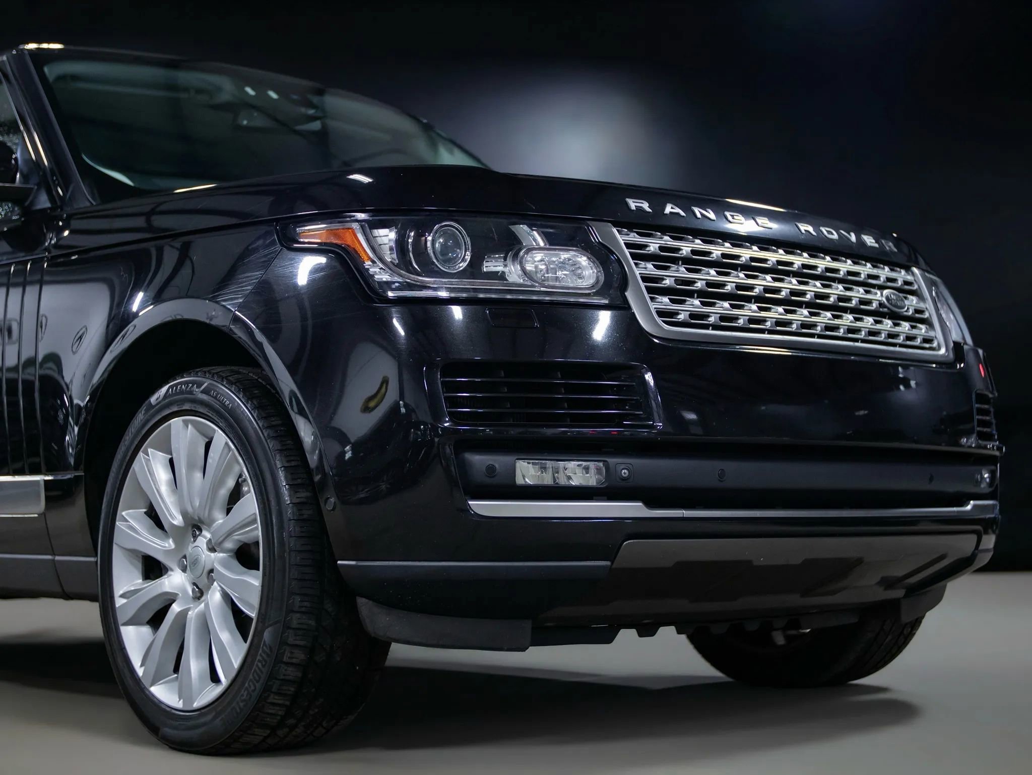 Used 2015 Land Rover Range Rover Supercharged image 3