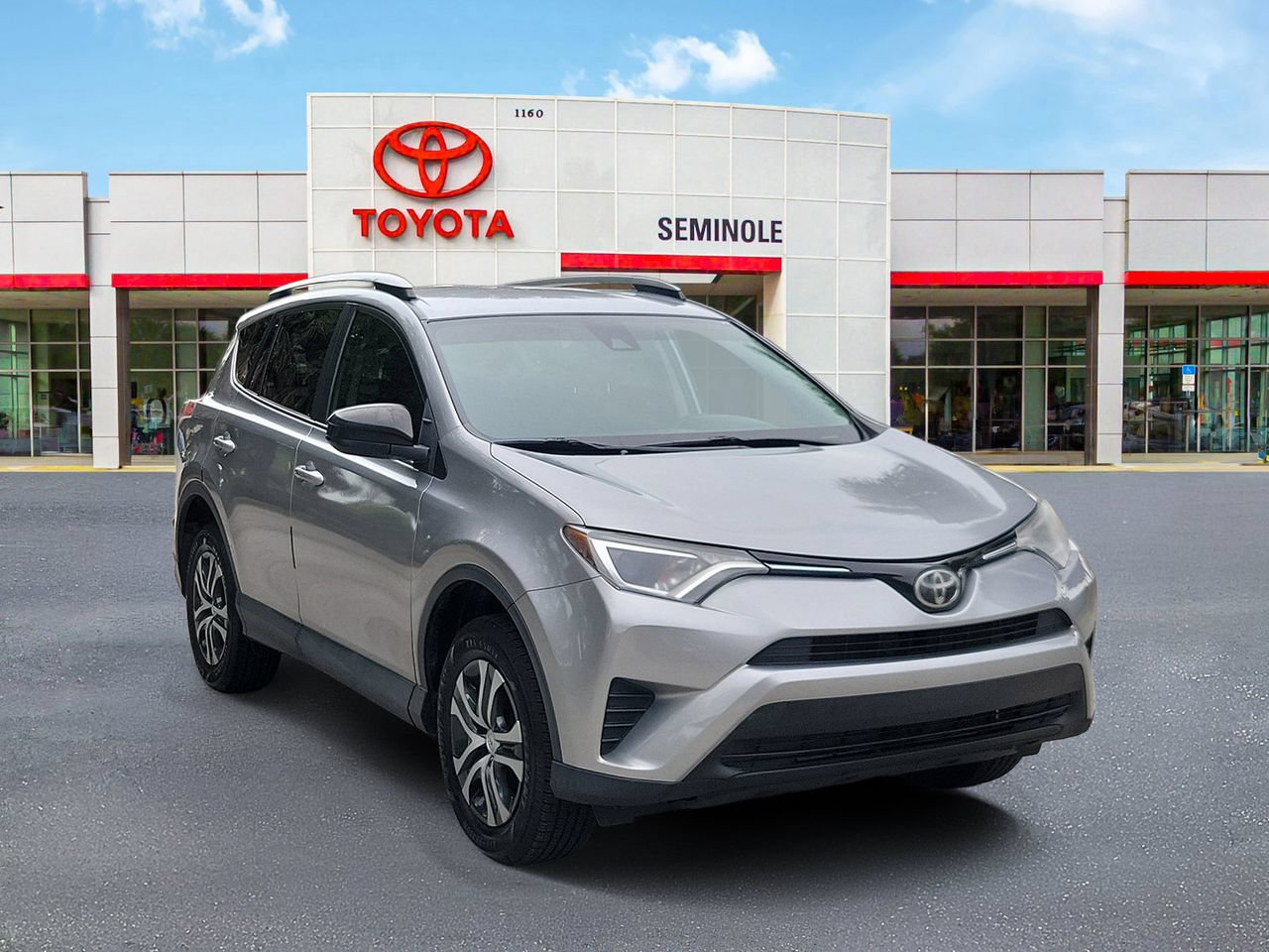 Used 2017 Toyota RAV4 LE FWD image 2