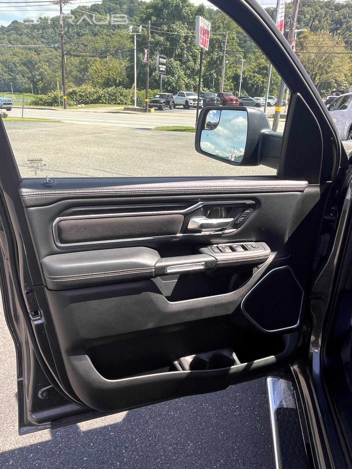 Used 2023 RAM 1500 Laramie AWD/4WD image 16