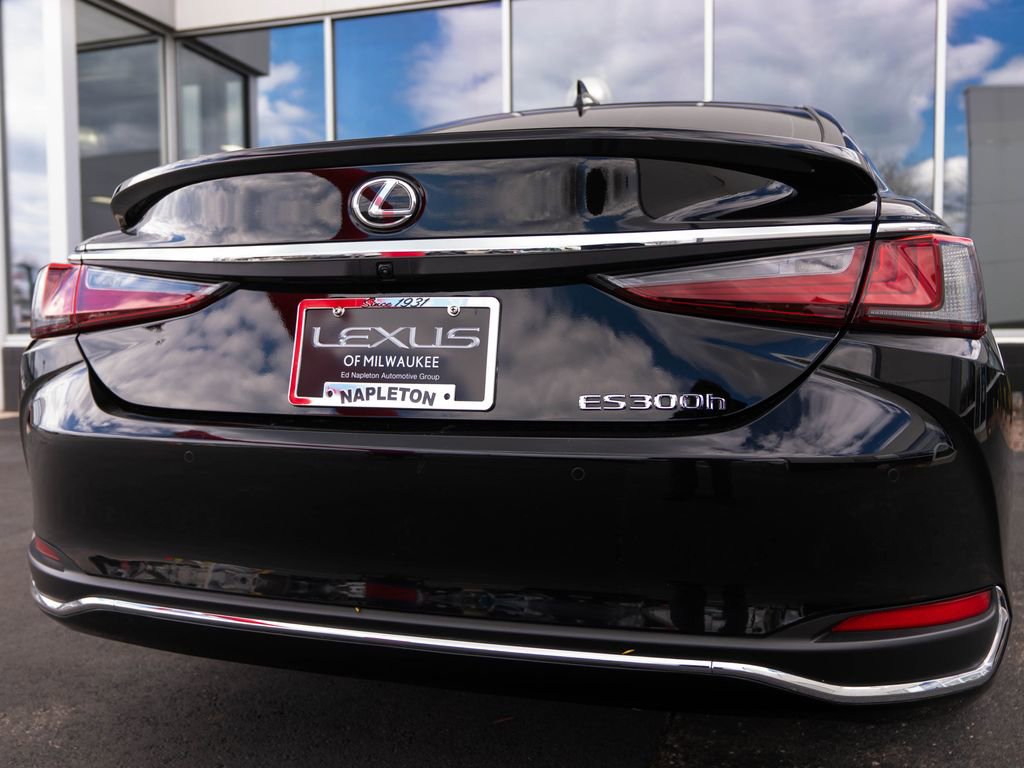 Used 2025 Lexus ES 300h w/ Premium Package FWD image 14