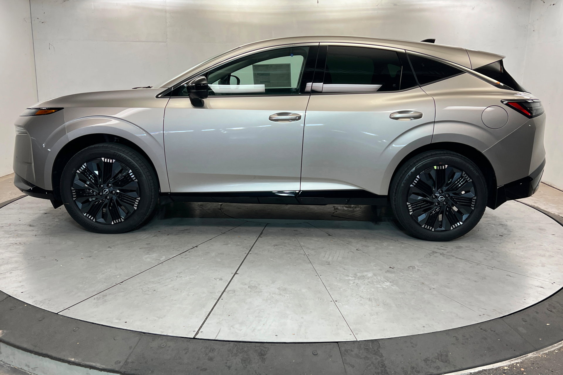 New 2026 Nissan Murano Platinum w/ Cargo Package AWD/4WD image 2