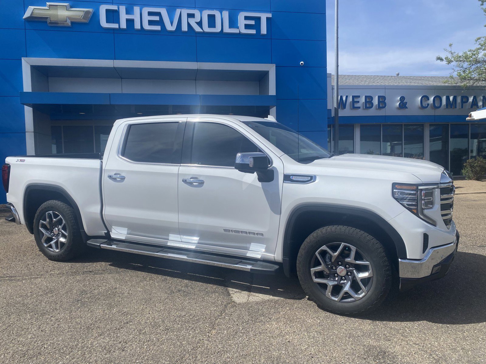 Used 2024 GMC Sierra 1500 Denali w/ Denali Reserve Package AWD/4WD image 1