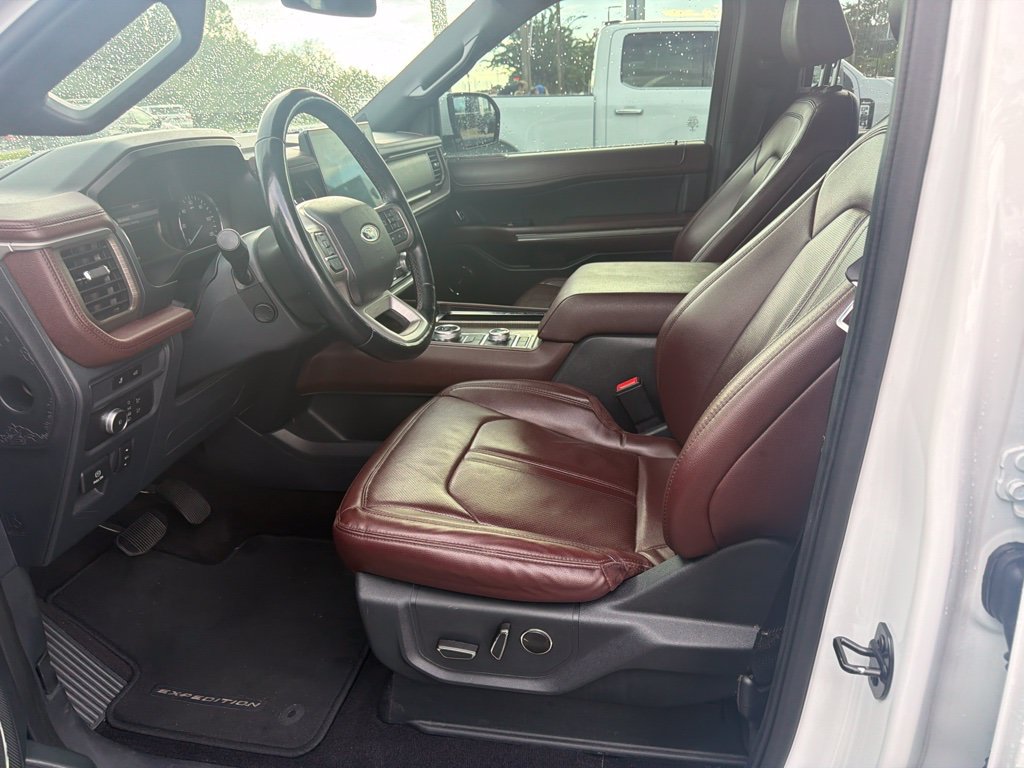 Used 2022 Ford Expedition Limited AWD/4WD image 6