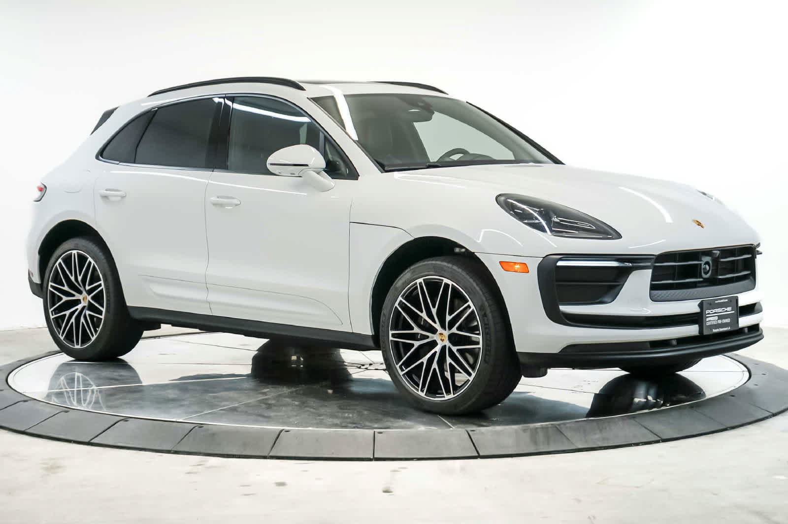 Certified 2026 Porsche Macan AWD/4WD image 7