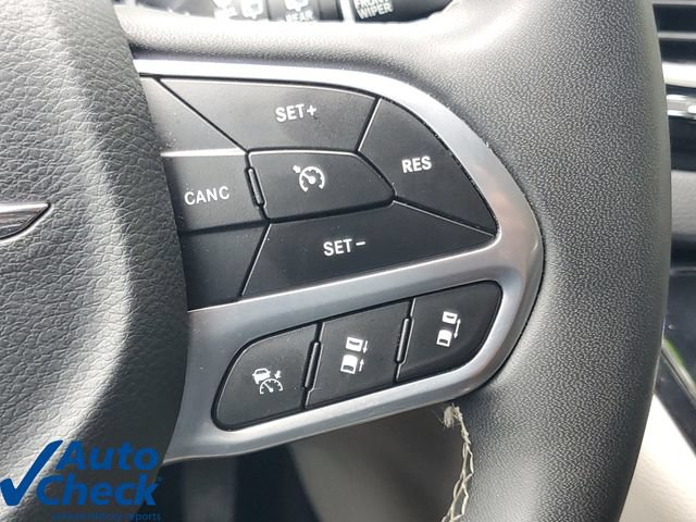 Used 2024 Chrysler Pacifica Touring-L FWD image 22