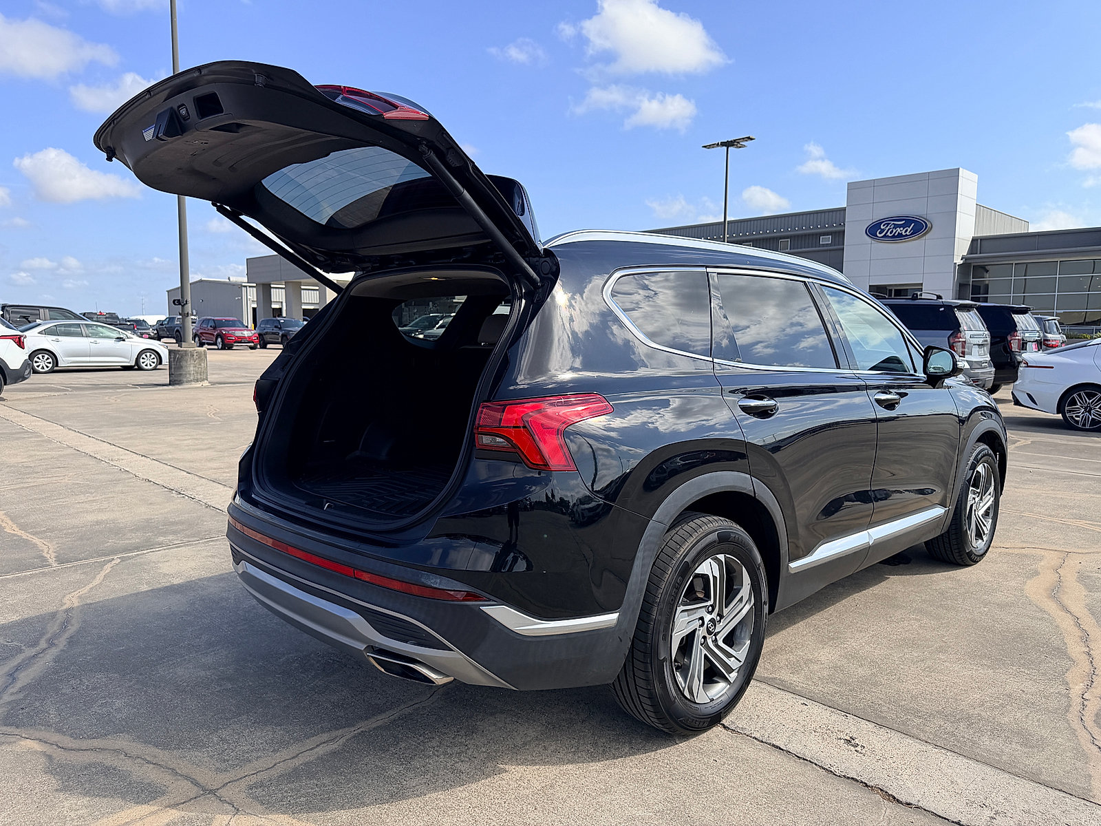 Used 2021 Hyundai Santa Fe SEL w/ Convenience + Premium Package FWD image 16