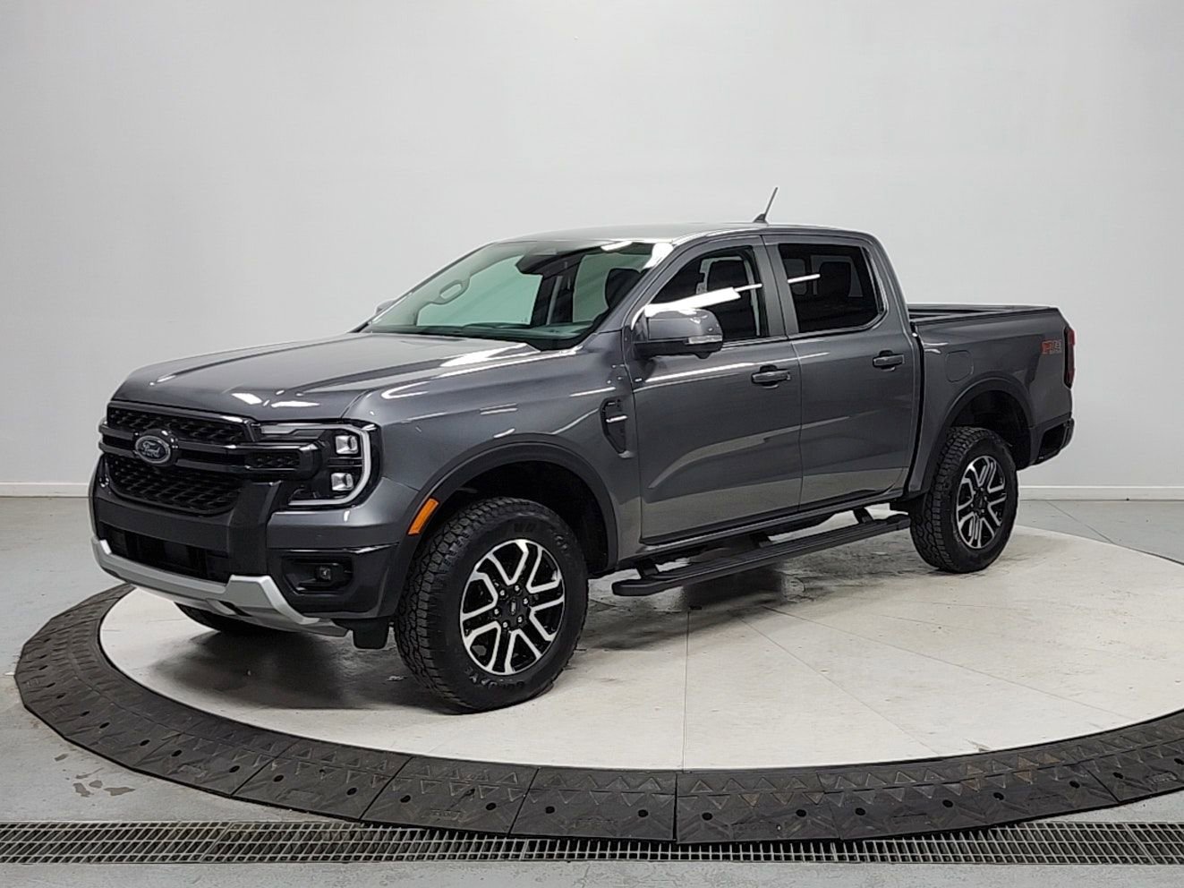 Used 2025 Ford Ranger Lariat w/ FX4 Off-Road Package AWD/4WD image 3