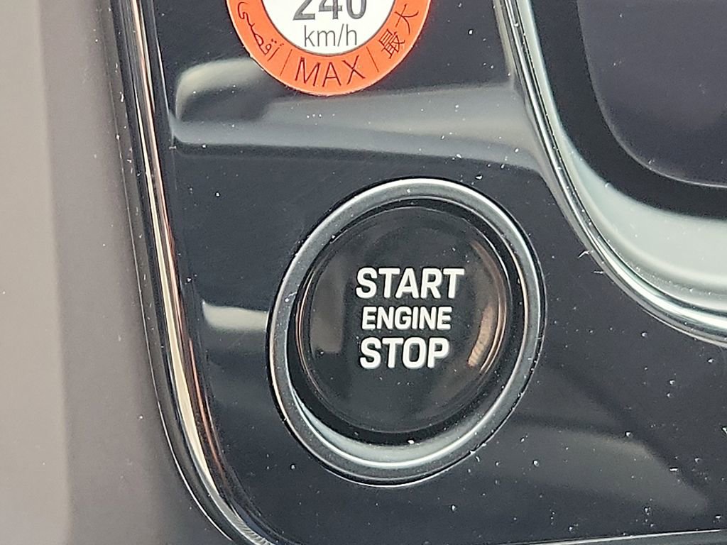 Certified 2025 Porsche Cayenne Coupe image 25