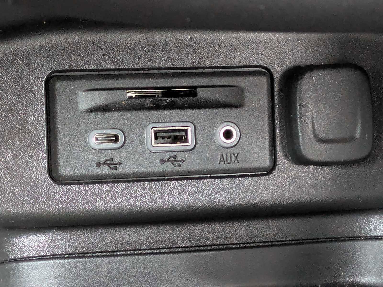 Used 2024 Chevrolet Equinox RS w/ RS Leather Package image 30