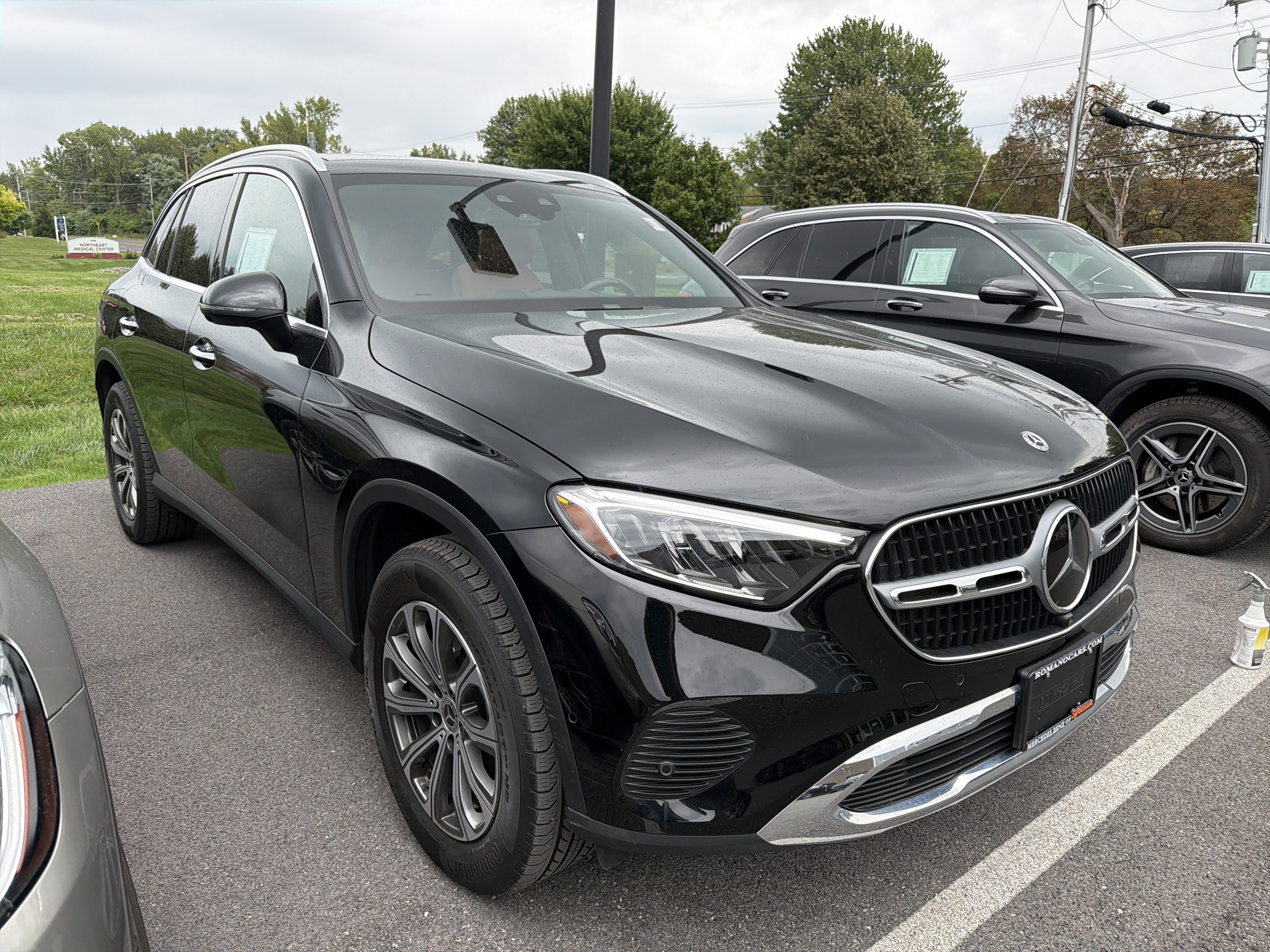 Used 2024 Mercedes-Benz GLC 300 4MATIC image 2