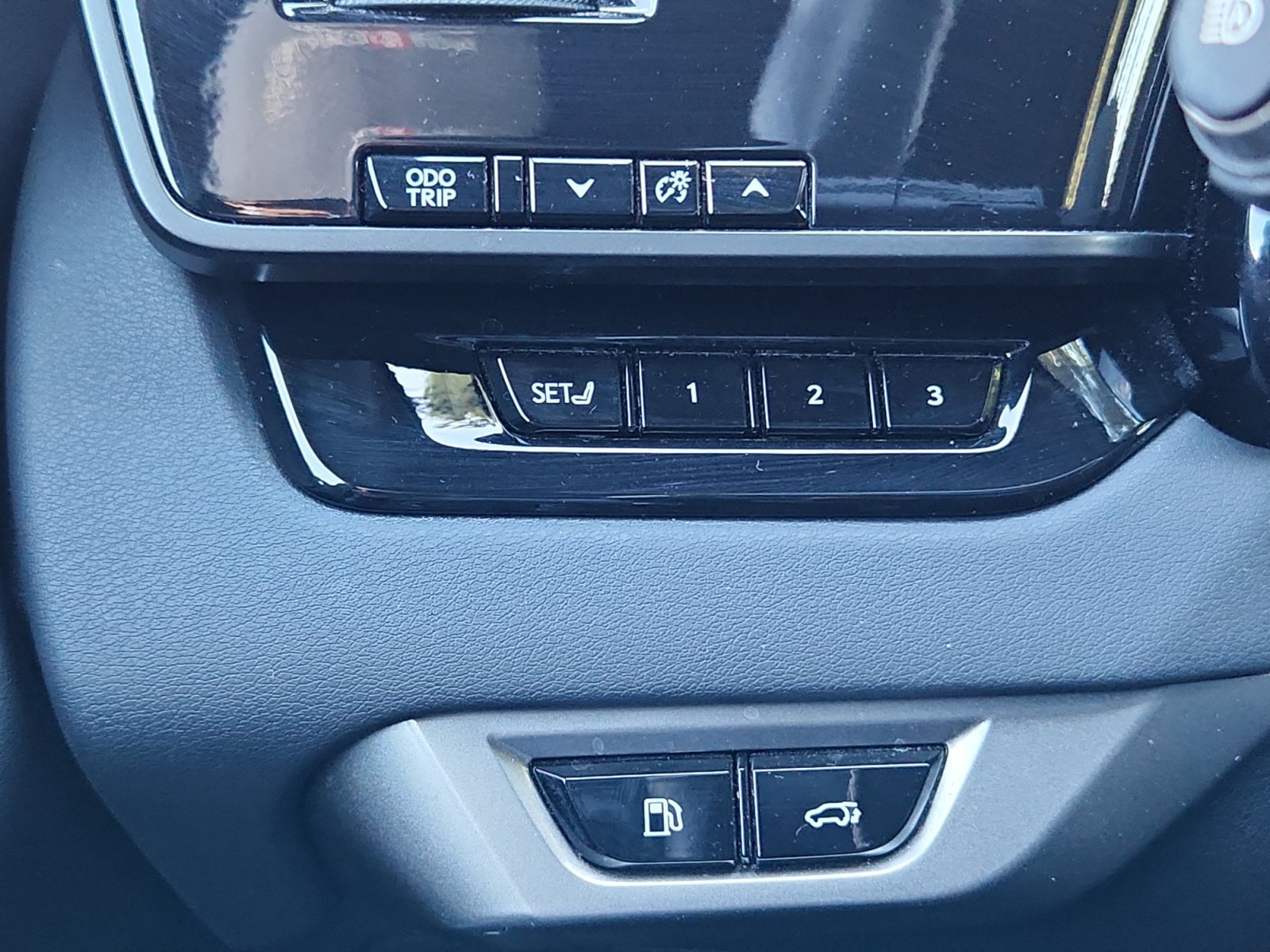 Used 2023 Lexus RX 350 w/ Cold Area Package AWD/4WD image 25
