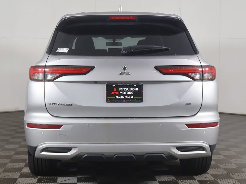 Used 2024 Mitsubishi Outlander SE FWD image 13