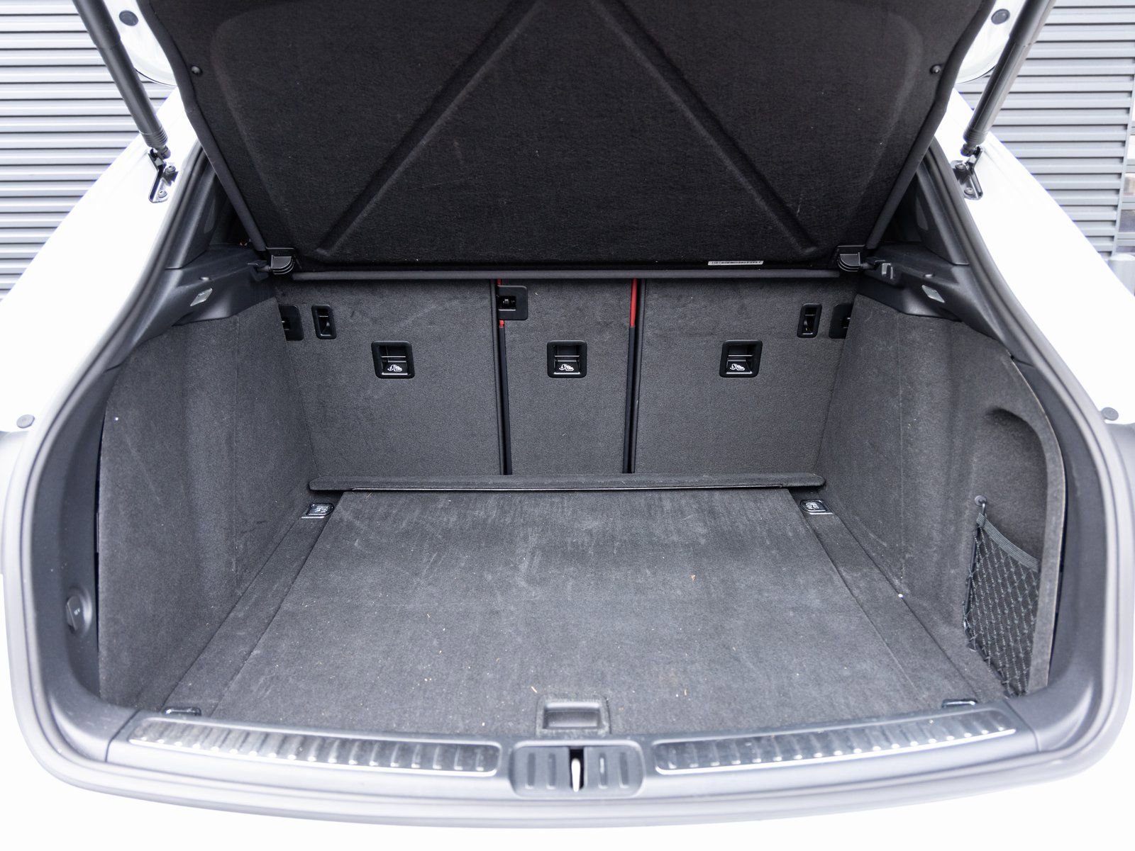 Certified 2024 Porsche Macan image 28