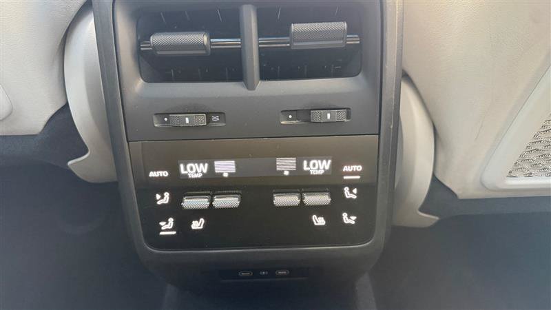Used 2024 Porsche Macan 4 Electric AWD/4WD image 26