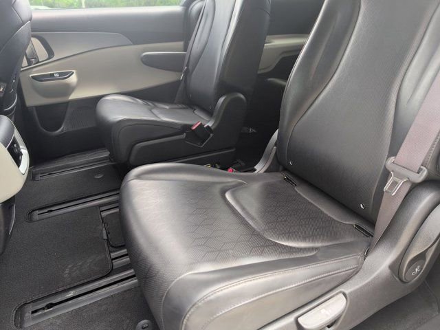 Used 2024 Kia Carnival LX image 27