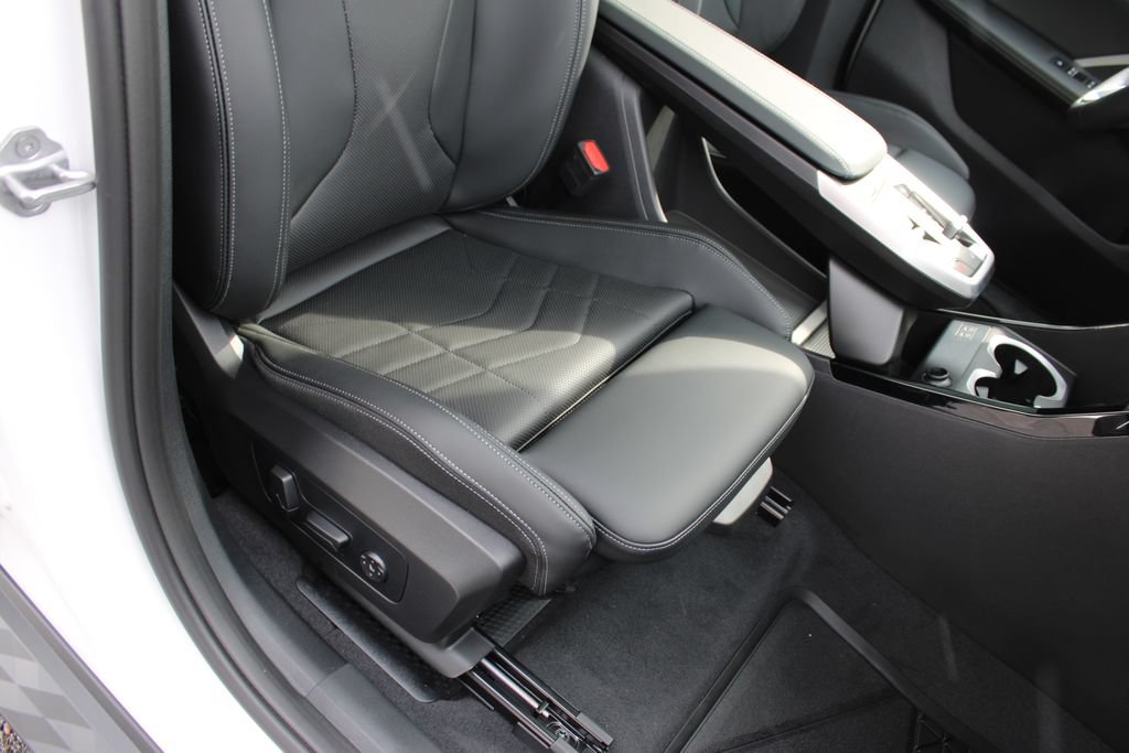 New 2026 BMW X2 xDrive28i AWD/4WD image 27