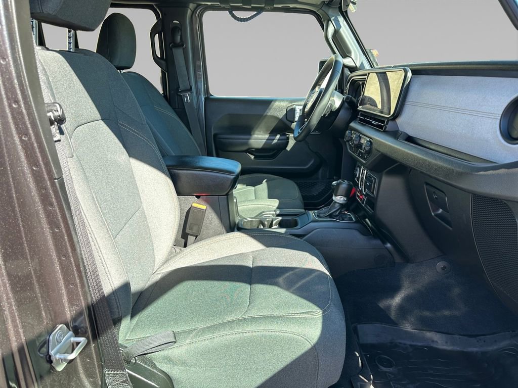 Used 2024 Jeep Wrangler Unlimited AWD/4WD image 18