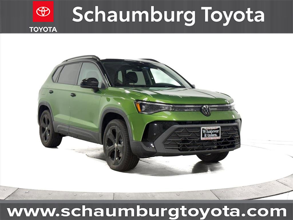 Used 2025 Volkswagen Taos SE image 1