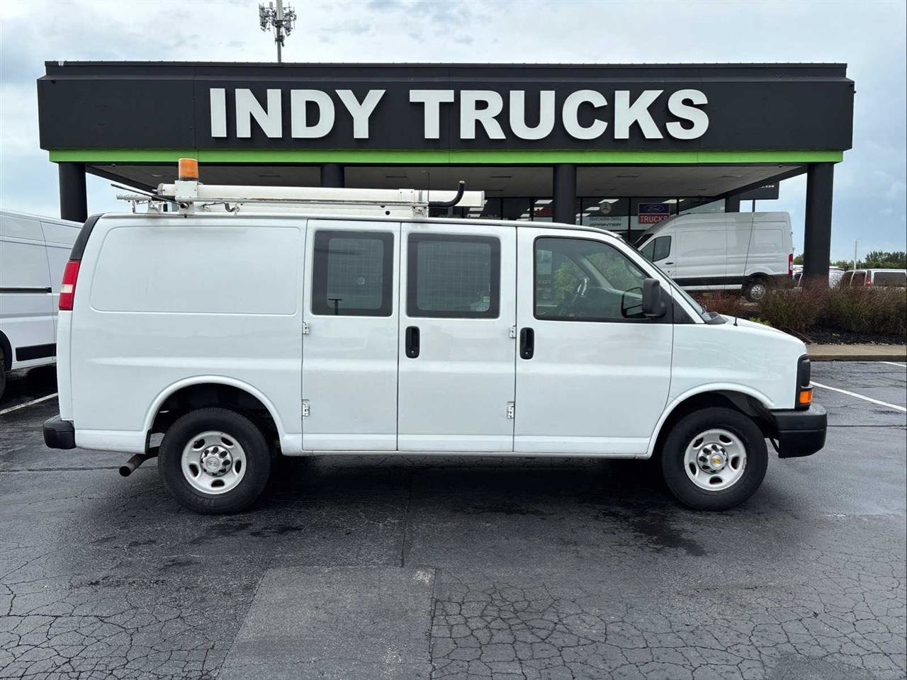 Used 2012 Chevrolet Express 2500 RWD image 1