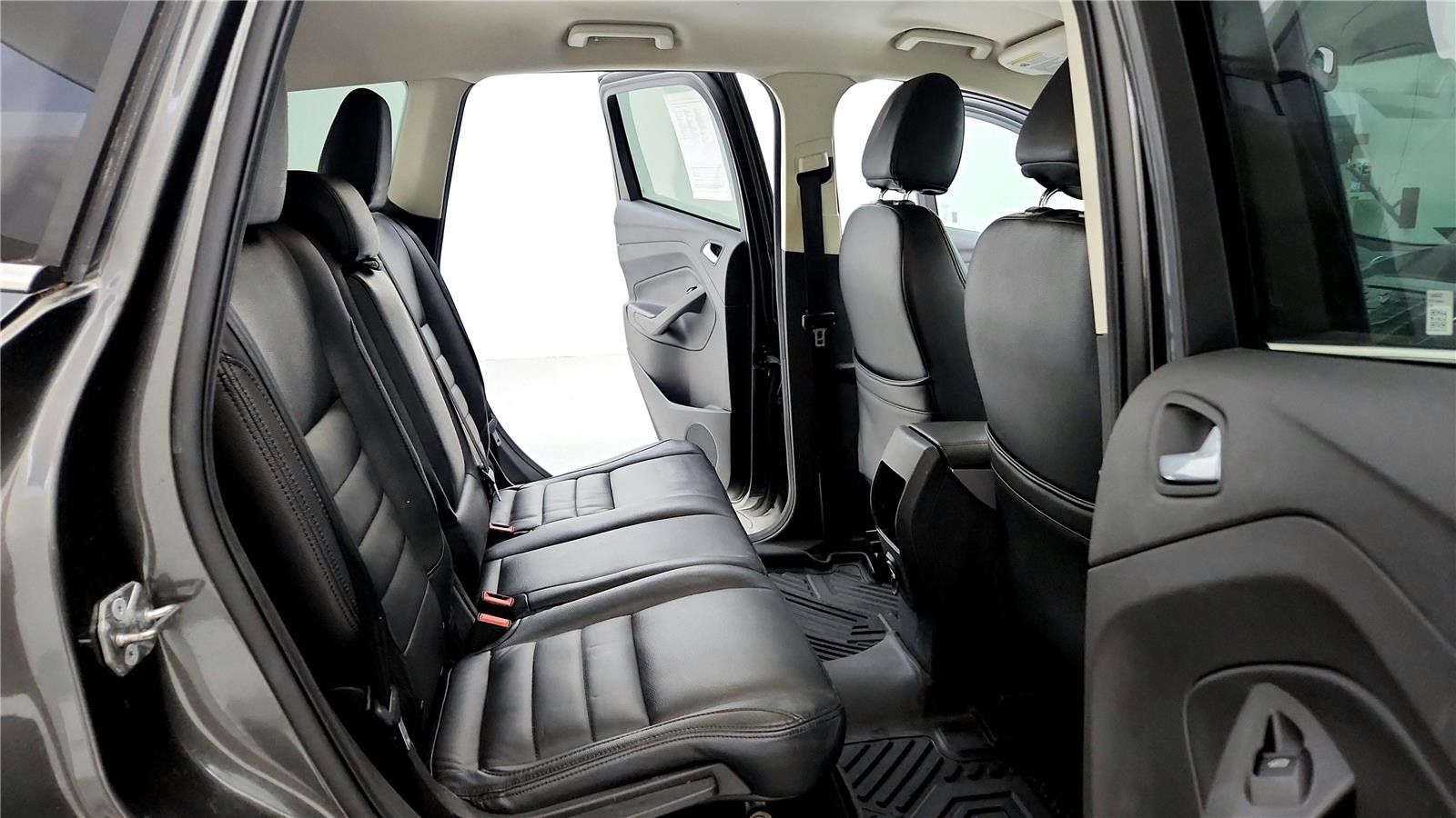 Used 2015 Ford Escape SE image 30