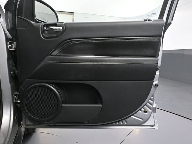Used 2016 Jeep Compass High Altitude AWD/4WD image 40