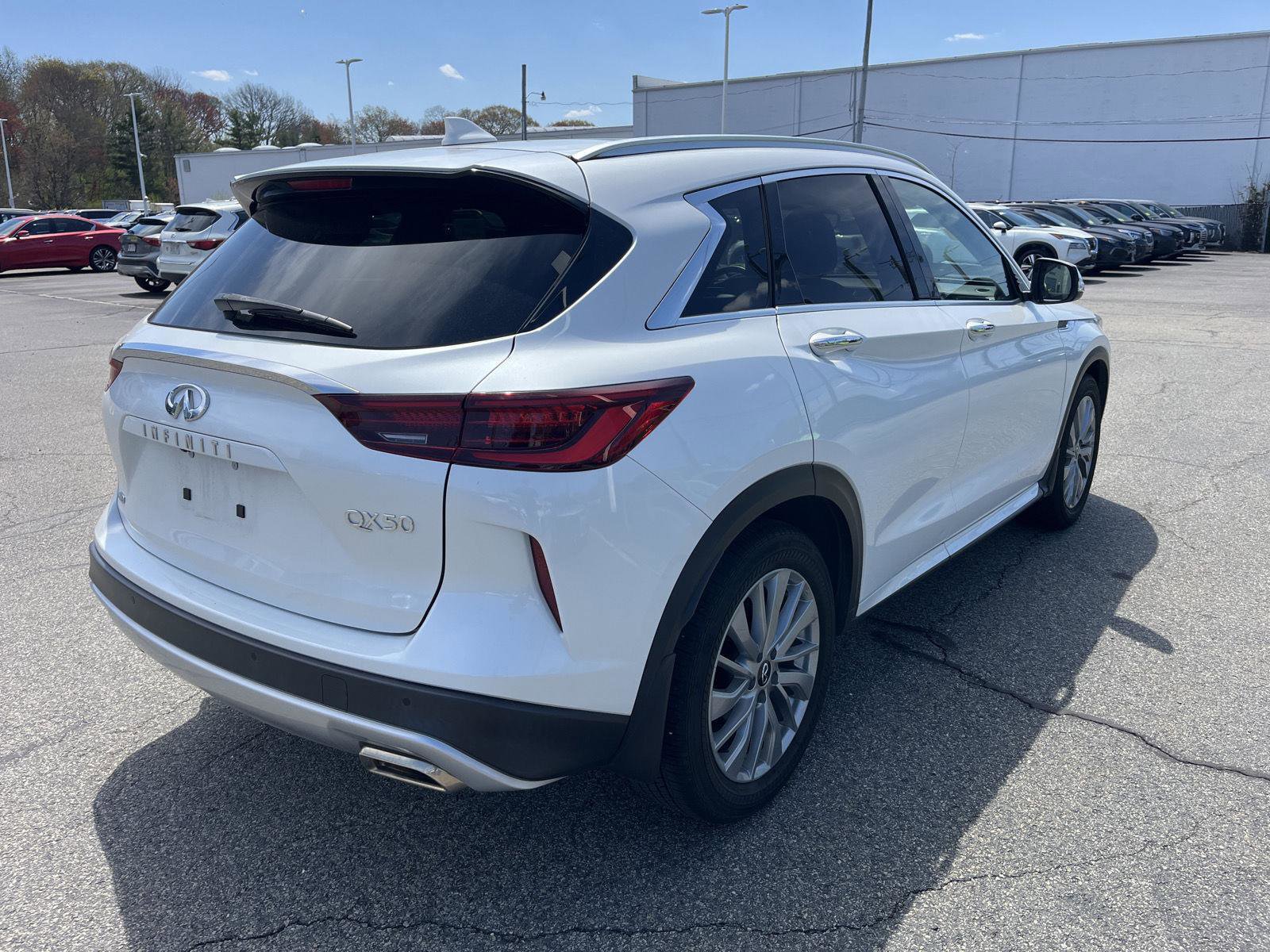 Used 2023 INFINITI QX50 Luxe AWD/4WD image 3